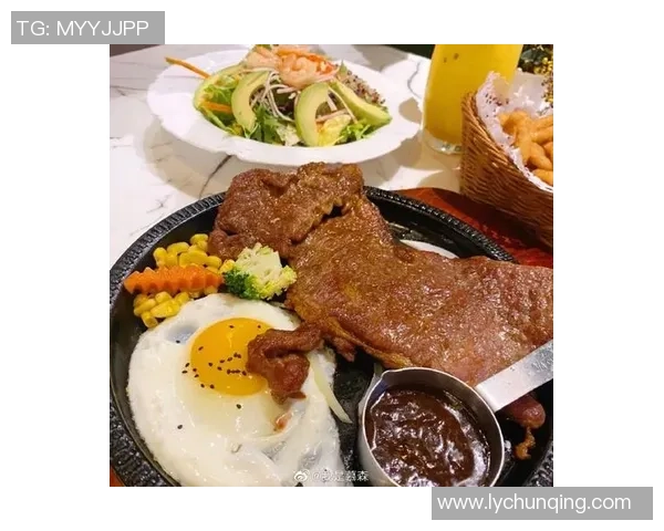 足球明星享受休闲时光品尝美味薯片趣味视频大揭秘