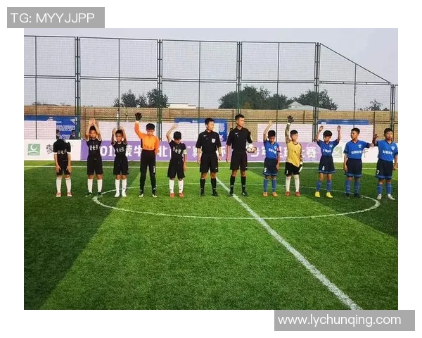 当代足球明星与女星同框合照展现魅力与风采的精彩瞬间